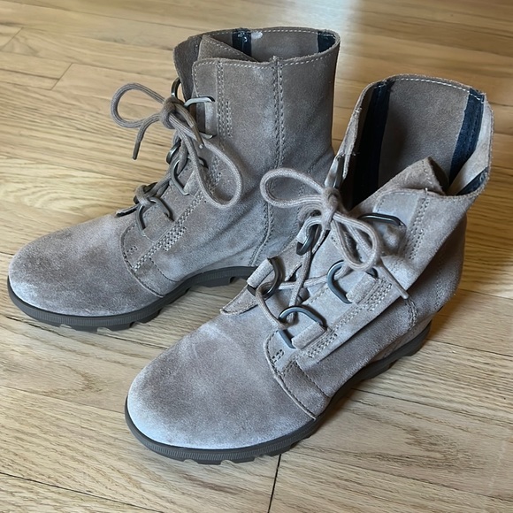 Girls Sorel wedge Boots size 4 - Picture 1 of 9